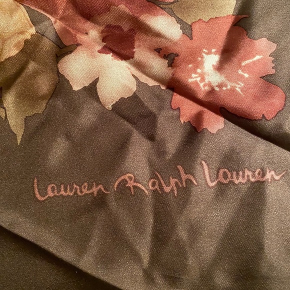 Lauren ~ Ralph Lauren Roses and Flowers Scarf - Picture 2 of 2